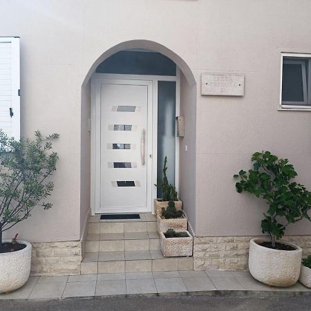 Apartments Vrime Biograd Na Moru Exteriör bild